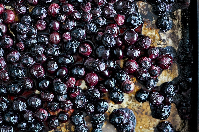 Roasted Blueberry Coconut Quinoa Parfaits with Coconut Granola I howsweeteats.com Roasted Blueberry Coconut Quinoa Parfaits with Coconut Granola I howsweeteats.com