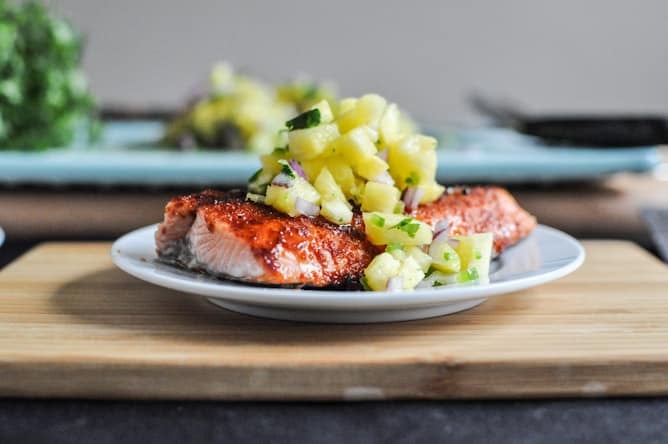 BBQ Spiced Salmon with Pineapple Jalapeño Salsa I howsweeteats.com BBQ Spiced Salmon with Pineapple Jalapeño Salsa I howsweeteats.com