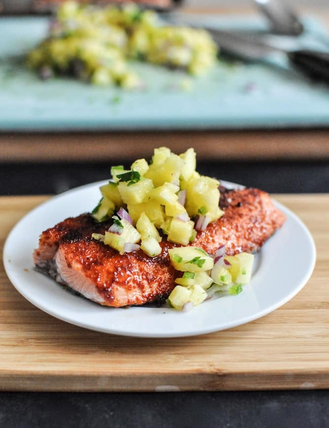 BBQ Spiced Salmon with Pineapple Jalapeño Salsa I howsweeteats.com BBQ Spiced Salmon with Pineapple Jalapeño Salsa I howsweeteats.com