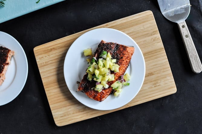 BBQ Spiced Salmon with Pineapple Jalapeño Salsa I howsweeteats.com BBQ Spiced Salmon with Pineapple Jalapeño Salsa I howsweeteats.com