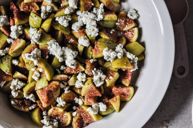 Brown Sugar Fig and Gorgonzola Crisp I howsweeteats.com Brown Sugar Fig and Gorgonzola Crisp I howsweeteats.com