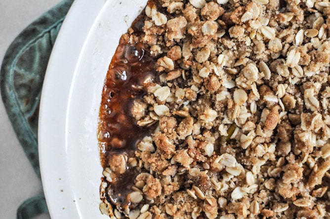 Brown Sugar Fig and Gorgonzola Crisp I howsweeteats.com Brown Sugar Fig and Gorgonzola Crisp I howsweeteats.com