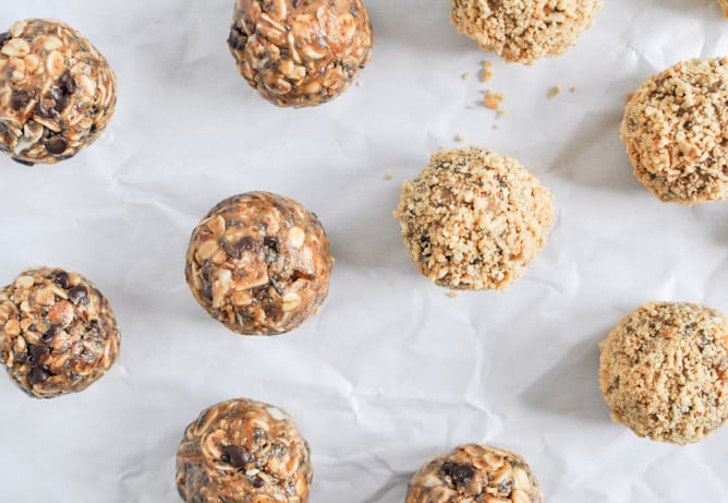 Healthy: Quick + Easy No Bake Oatmeal Peanut Butter Bites I howsweeteats.com Healthy: Quick + Easy No Bake Oatmeal Peanut Butter Bites I howsweeteats.com