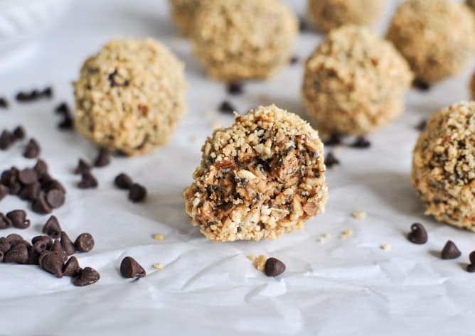 Healthy: Quick + Easy No Bake Oatmeal Peanut Butter Bites I howsweeteats.com Healthy: Quick + Easy No Bake Oatmeal Peanut Butter Bites I howsweeteats.com