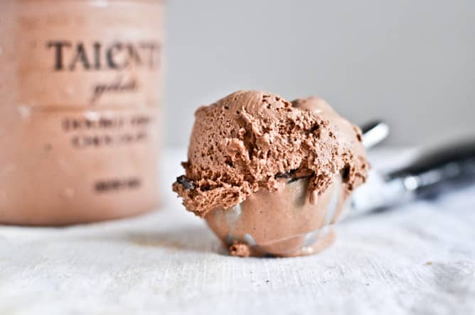 Dark Chocolate Bourbon Cherry Soda Floats I howsweeteats.com Dark Chocolate Bourbon Cherry Soda Floats I howsweeteats.com