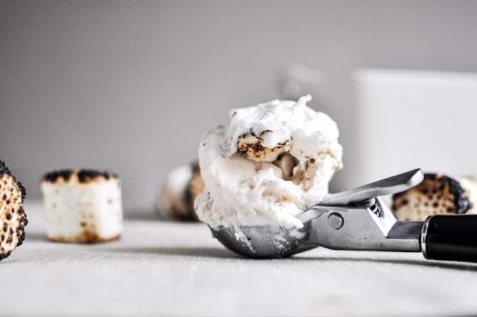 Toasted Marshmallow Coconut Milk Ice Cream I howsweeteats.com Toasted Marshmallow Coconut Milk Ice Cream I howsweeteats.com