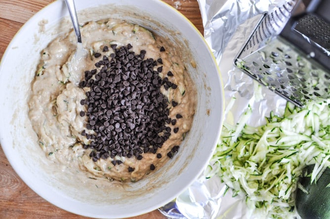 Whole Wheat Zucchini Banana Chocolate Chip Muffins I howsweeteats.com Whole Wheat Zucchini Banana Chocolate Chip Muffins I howsweeteats.com