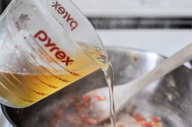 Beer Cheese Soup in Easy Homemade Whole Wheat Bread Bowls I howsweeteats.com Beer Cheese Soup in Easy Homemade Whole Wheat Bread Bowls I howsweeteats.com