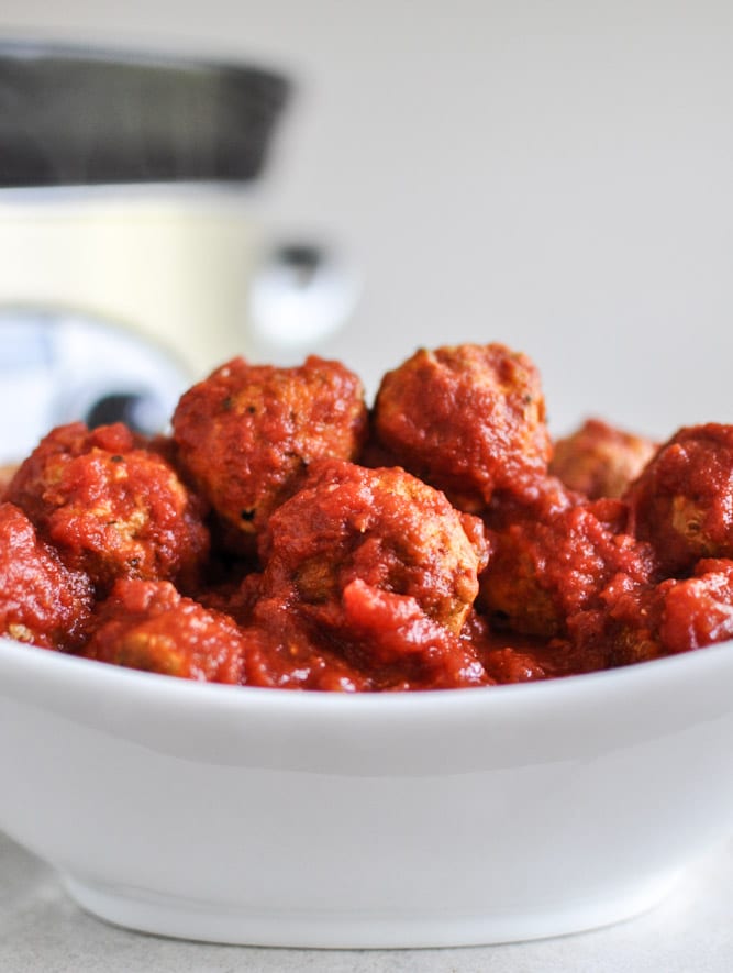 Healthy Crockpot Mini Turkey Meatballs I howsweeteats.com Healthy Crockpot Mini Turkey Meatballs I howsweeteats.com