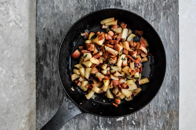 Apple Bacon Stuffed Sweet Potatoes I howsweeteats.com Apple Bacon Stuffed Sweet Potatoes I howsweeteats.com