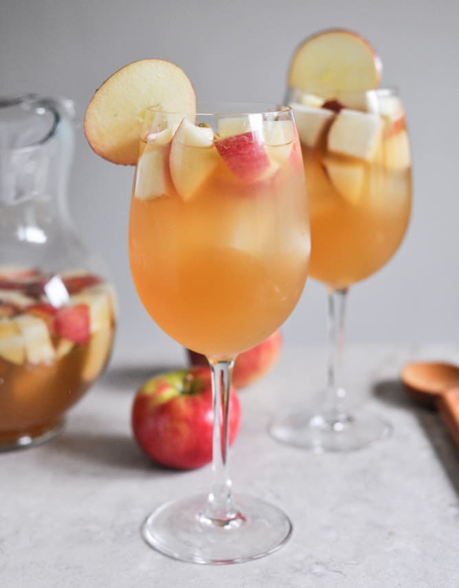 Apple Cider Sangria I howsweeteats.com Apple Cider Sangria I howsweeteats.com
