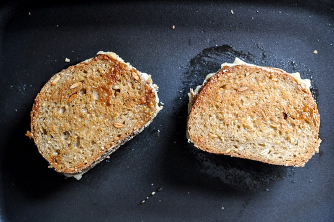 Caramel Apple Grilled Cheese I howsweeteats.com Caramel Apple Grilled Cheese I howsweeteats.com