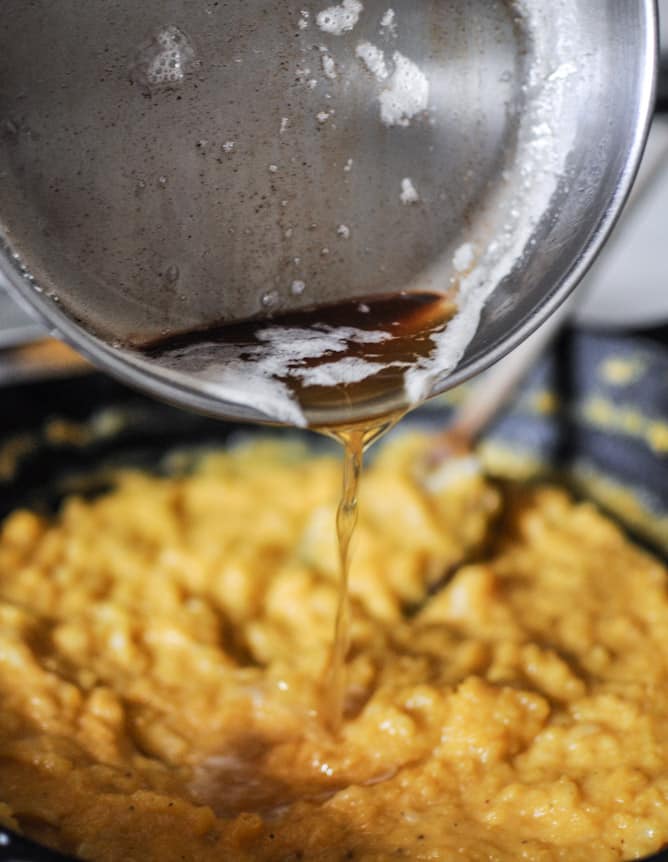 Easy Butternut Skillet Shells & Cheese I howsweeteats.com Easy Butternut Skillet Shells & Cheese I howsweeteats.com