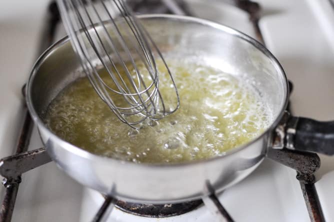 How To Brown Butter - Step By Step I howsweeteats.com How To Brown Butter - Step By Step I howsweeteats.com