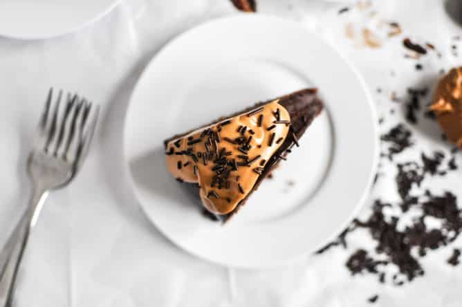 Chocolate Fudge Peanut Butter Cake I howsweeteats.com Chocolate Fudge Peanut Butter Cake I howsweeteats.com