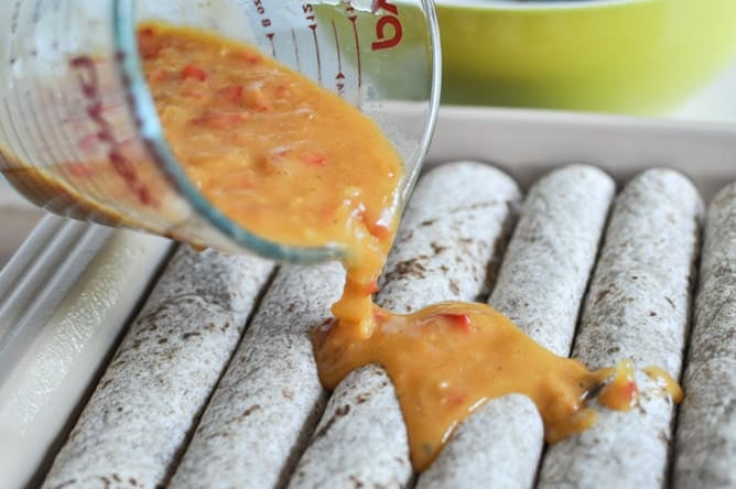 Lightened Up Chicken Enchiladas I howsweeteats.com Lightened Up Chicken Enchiladas I howsweeteats.com