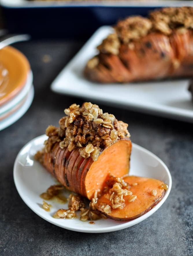 Cinnamon Sugar Hasselback Sweet Potatoes with Oatmeal Cookie Crumble I howsweeteats.com Cinnamon Sugar Hasselback Sweet Potatoes with Oatmeal Cookie Crumble I howsweeteats.com