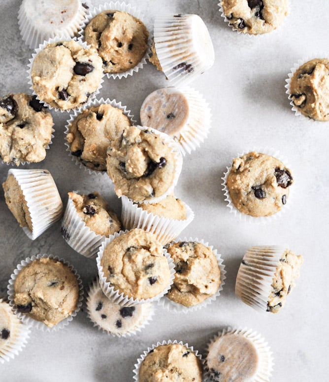 Mini Whole Wheat Chocolate Chip Muffins I howsweeteats.com Mini Whole Wheat Chocolate Chip Muffins I howsweeteats.com