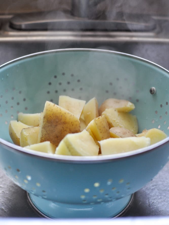 Buttermilk Bacon Blue Smashed Potatoes I howsweeteats.com Buttermilk Bacon Blue Smashed Potatoes I howsweeteats.com