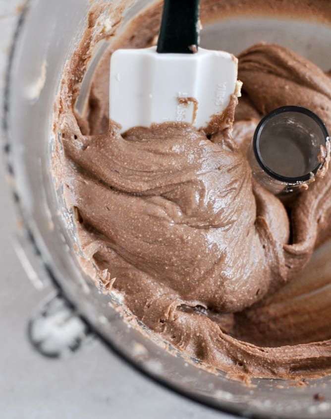 Homemade Milk Chocolate Cashew Butter I howsweeteats.com Homemade Milk Chocolate Cashew Butter I howsweeteats.com