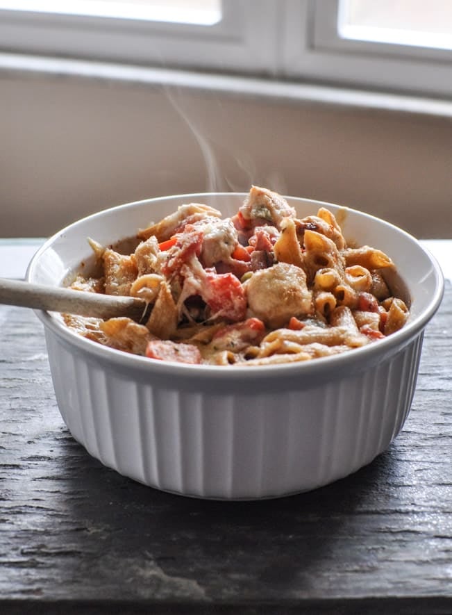 Super Easy Creamy Tomato and Chicken Baked Penne I howsweeteats.com Super Easy Creamy Tomato and Chicken Baked Penne I howsweeteats.com