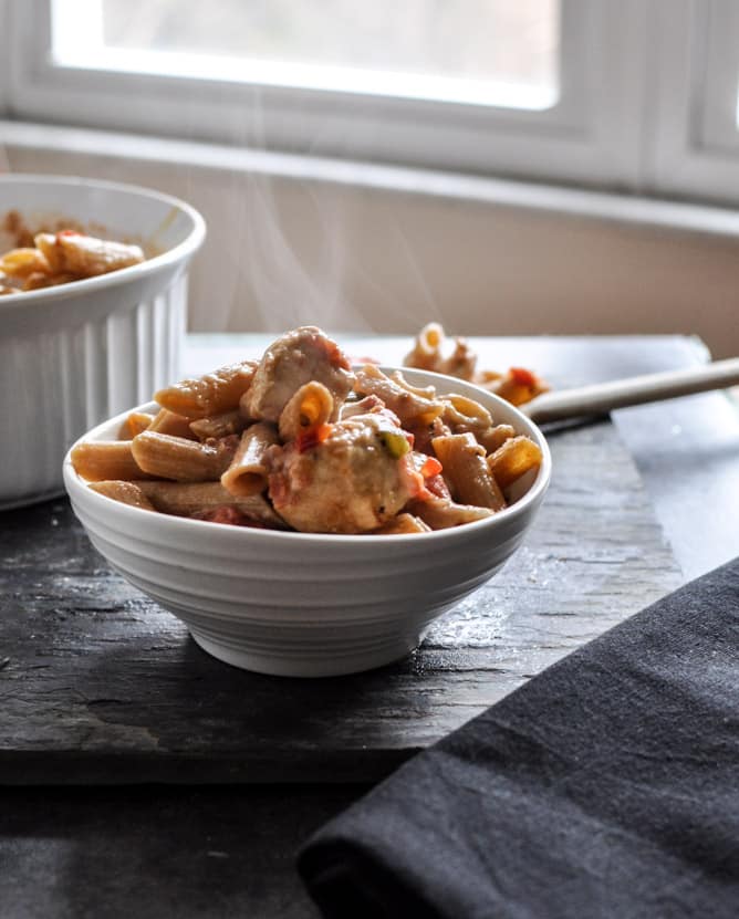 Super Easy Creamy Tomato and Chicken Baked Penne I howsweeteats.com Super Easy Creamy Tomato and Chicken Baked Penne I howsweeteats.com