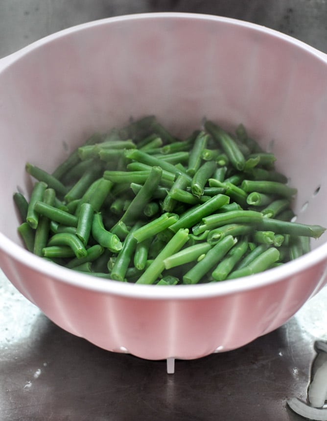 Lightened Up Fresh Green Bean Casserole I howsweeteats.com Lightened Up Fresh Green Bean Casserole I howsweeteats.com