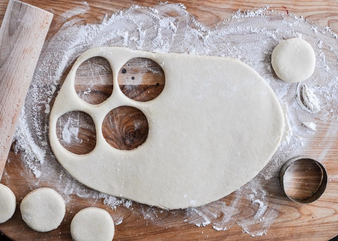 Peanut Butter Cream Filled Donuts I howsweeteats.com Peanut Butter Cream Filled Donuts I howsweeteats.com