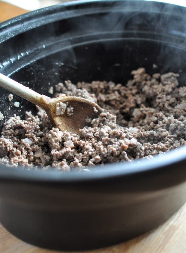 Crockpot Cheeseburgers I howsweeteats.com Crockpot Cheeseburgers I howsweeteats.com