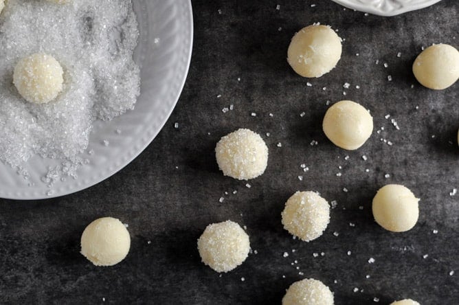 Sparkly White Chocolate Lemon Truffles I howsweeteats.com Sparkly White Chocolate Lemon Truffles I howsweeteats.com