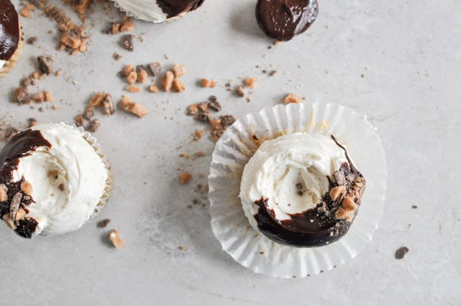 Banana Bourbon Cupcakes I howsweeteats.com Banana Bourbon Cupcakes I howsweeteats.com