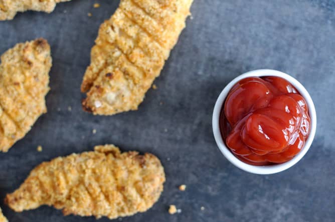 Buttermilk Almond Crusted Chicken Fingers I howsweeteats.com Buttermilk Almond Crusted Chicken Fingers I howsweeteats.com