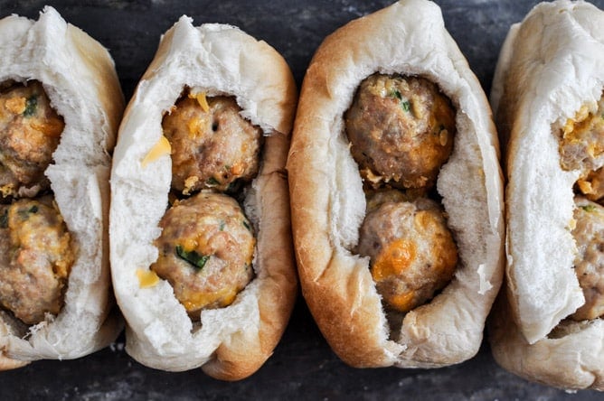 Jalapeño Cheddar Chicken Meatball Sandwiches I howsweeteats.com Jalapeño Cheddar Chicken Meatball Sandwiches I howsweeteats.com