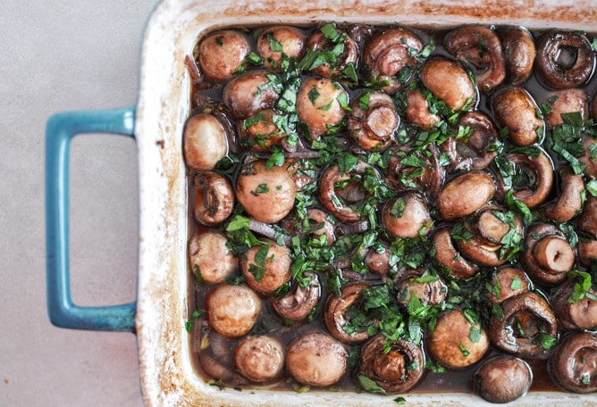 Red Wine Roasted Mushrooms on Goat Cheese Garlic Toasts I howsweeteats.com Red Wine Roasted Mushrooms on Goat Cheese Garlic Toasts I howsweeteats.com