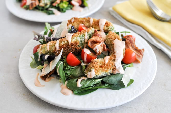 Crispy Avocado BLT Salad I howsweeteats.com Crispy Avocado BLT Salad I howsweeteats.com