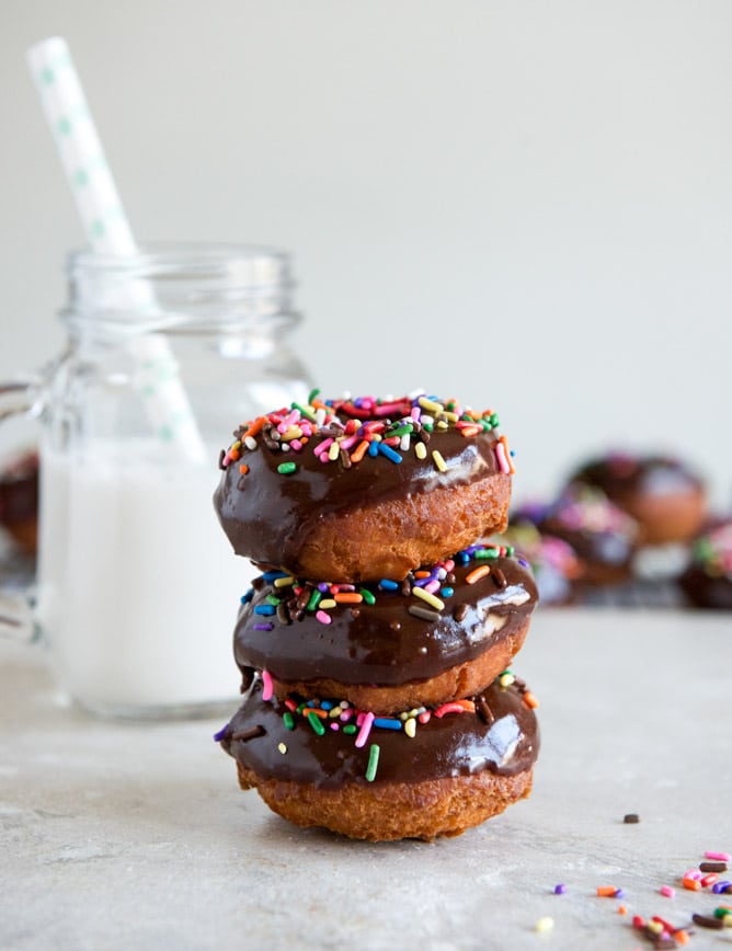 Chocolate Frosted Cake Donuts I howsweeteats.com Chocolate Frosted Cake Donuts I howsweeteats.com