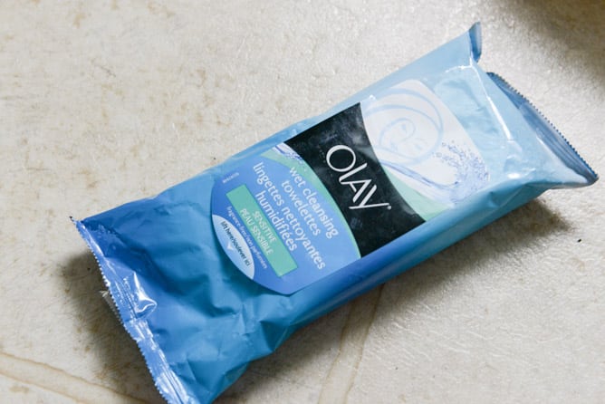 olay sensitive skin wipes I howsweeteats.com olay sensitive skin wipes I howsweeteats.com