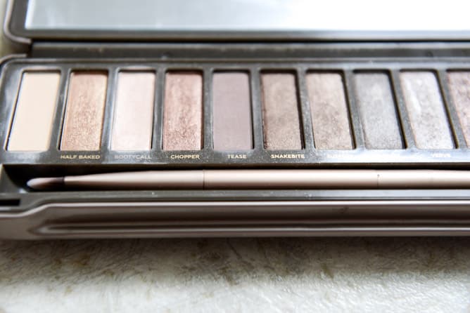 urban decay naked 2 palette I howsweeteats.com urban decay naked 2 palette I howsweeteats.com