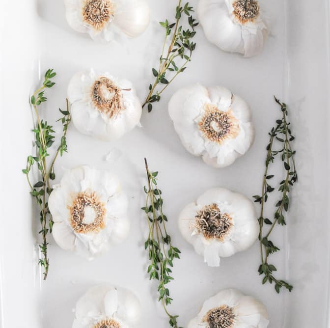 How To Make Roasted Garlic Oil I howsweeteats.com How To Make Roasted Garlic Oil I howsweeteats.com