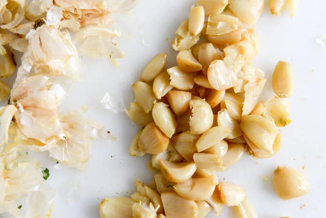 How To Make Roasted Garlic Oil I howsweeteats.com How To Make Roasted Garlic Oil I howsweeteats.com