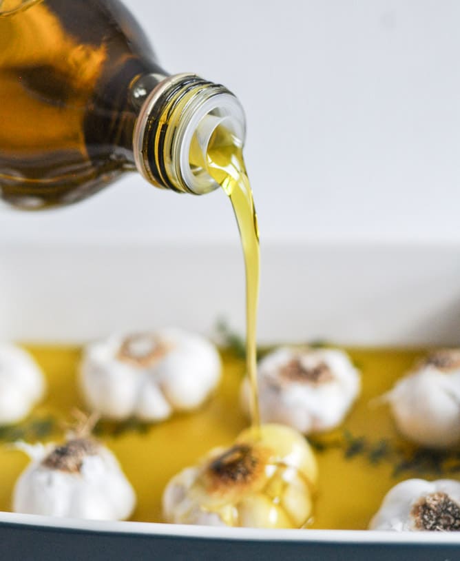 How To Make Roasted Garlic Oil I howsweeteats.com How To Make Roasted Garlic Oil I howsweeteats.com
