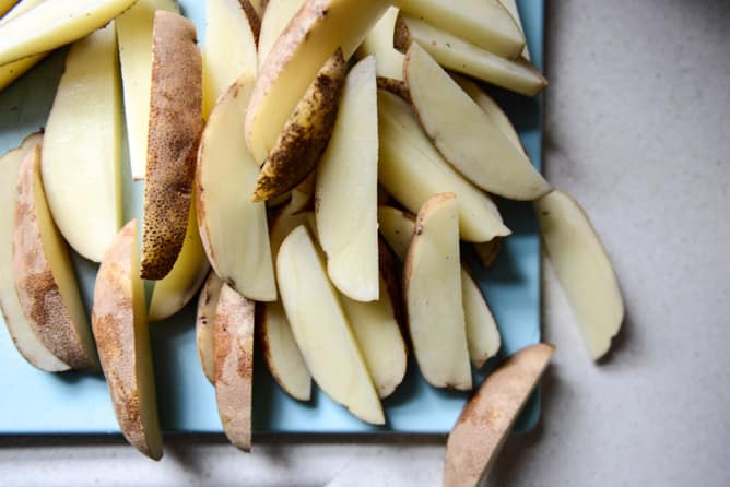 Crispy Buffalo Oven Fries I howsweeteats.com Crispy Buffalo Oven Fries I howsweeteats.com