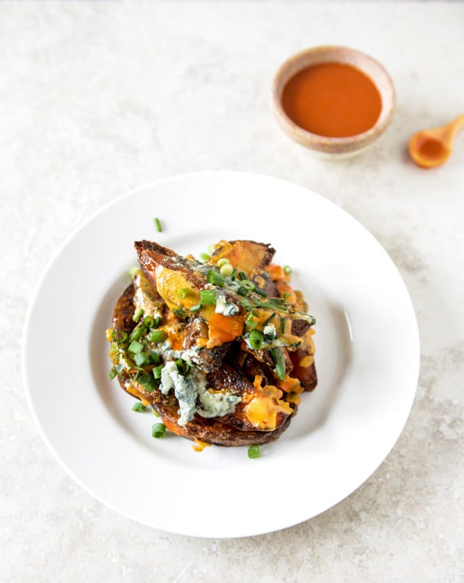 Crispy Buffalo Oven Fries I howsweeteats.com Crispy Buffalo Oven Fries I howsweeteats.com