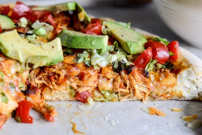 Chicken Enchilada Pizza I howsweeteats.com Chicken Enchilada Pizza I howsweeteats.com