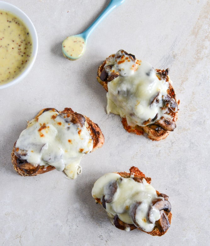 15 Minute Mushroom Melts with Mustard Aioli I howsweeteats.com 15 Minute Mushroom Melts with Mustard Aioli I howsweeteats.com