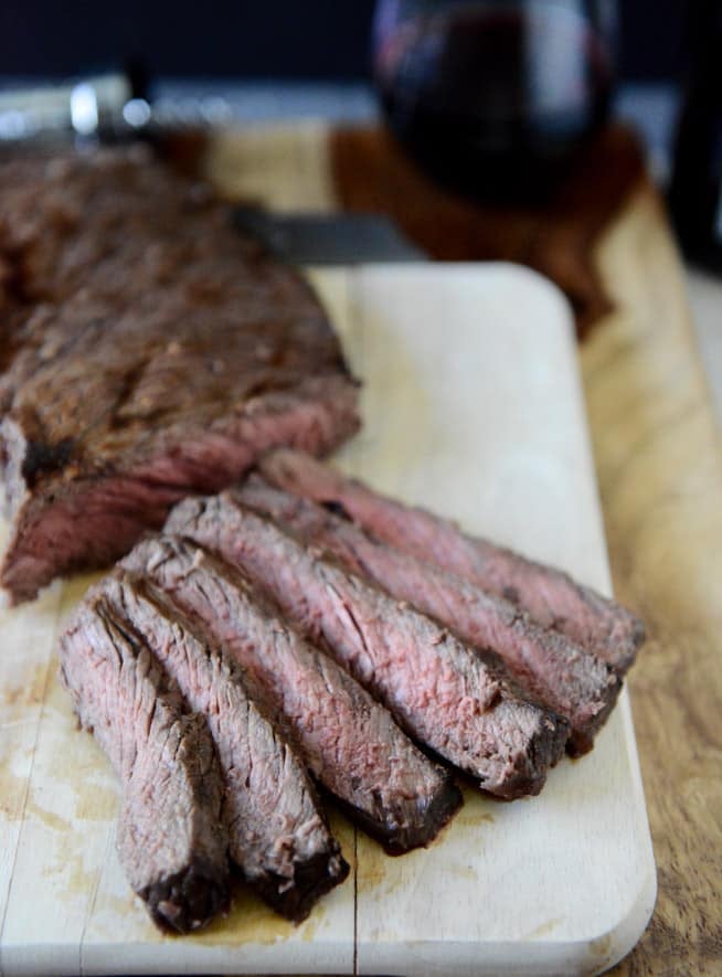 Red Wine Marinated Flank Steak with Cherry Tomato Caprese Salsa I howsweeteats.com Red Wine Marinated Flank Steak with Cherry Tomato Caprese Salsa I howsweeteats.com