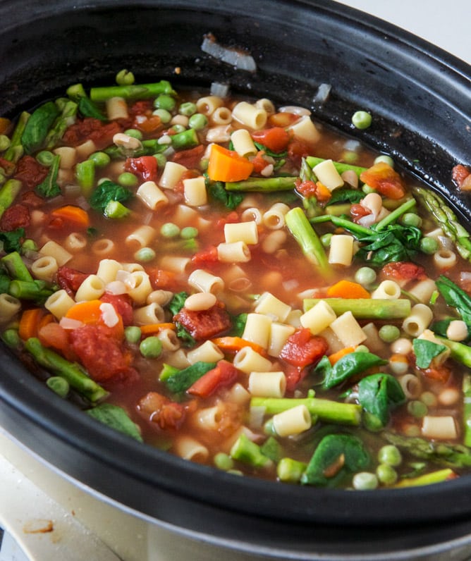 Easy Springtime Crockpot Minestrone I howsweeteats.com Easy Springtime Crockpot Minestrone I howsweeteats.com