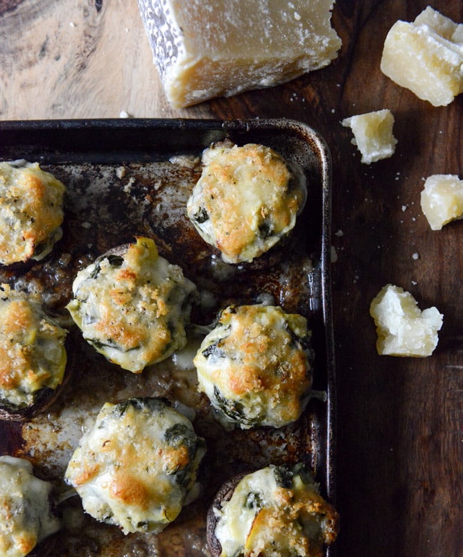 Spinach, Bacon + Artichoke Stuffed Portobellos I howsweeteats.com Spinach, Bacon + Artichoke Stuffed Portobellos I howsweeteats.com