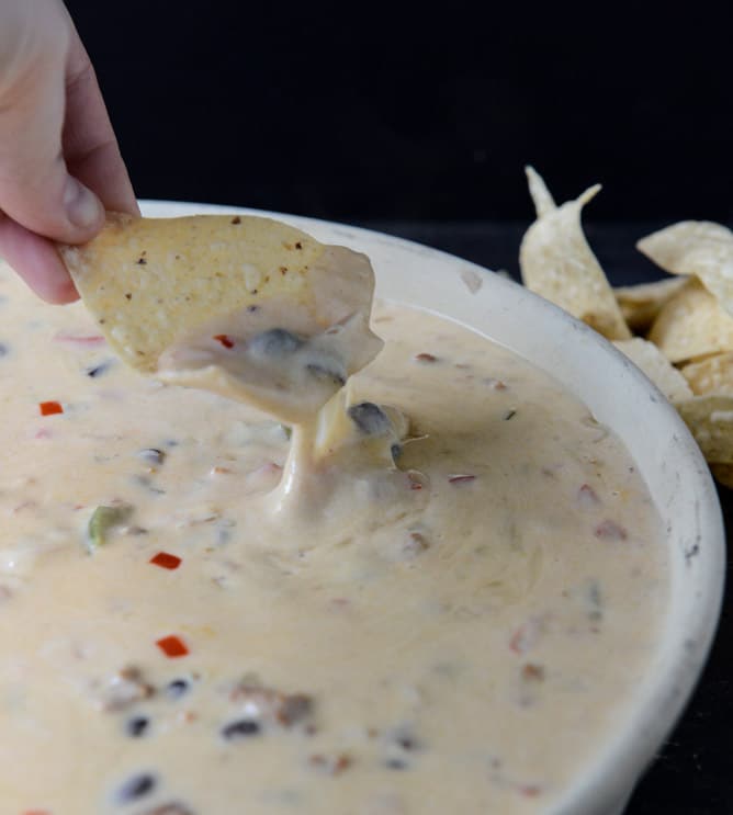 Spicy Beer Queso with Chorizo and Black Beans I howsweeteats.com Spicy Beer Queso with Chorizo and Black Beans I howsweeteats.com