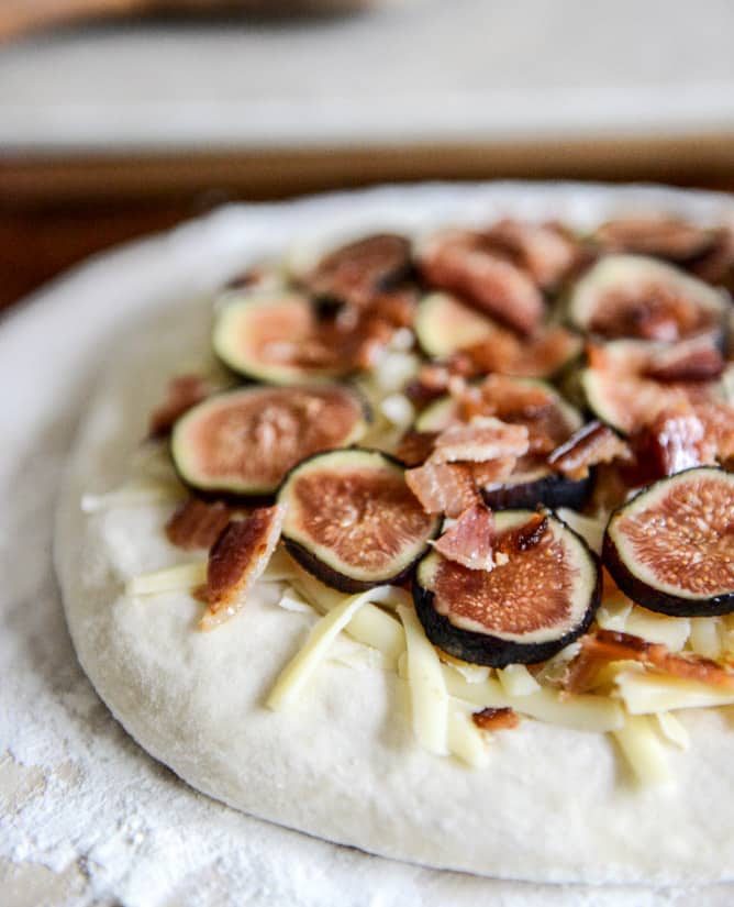 Fresh Fig, Bacon + Blue Cheese Pizza I howsweeteats.com Fresh Fig, Bacon + Blue Cheese Pizza I howsweeteats.com